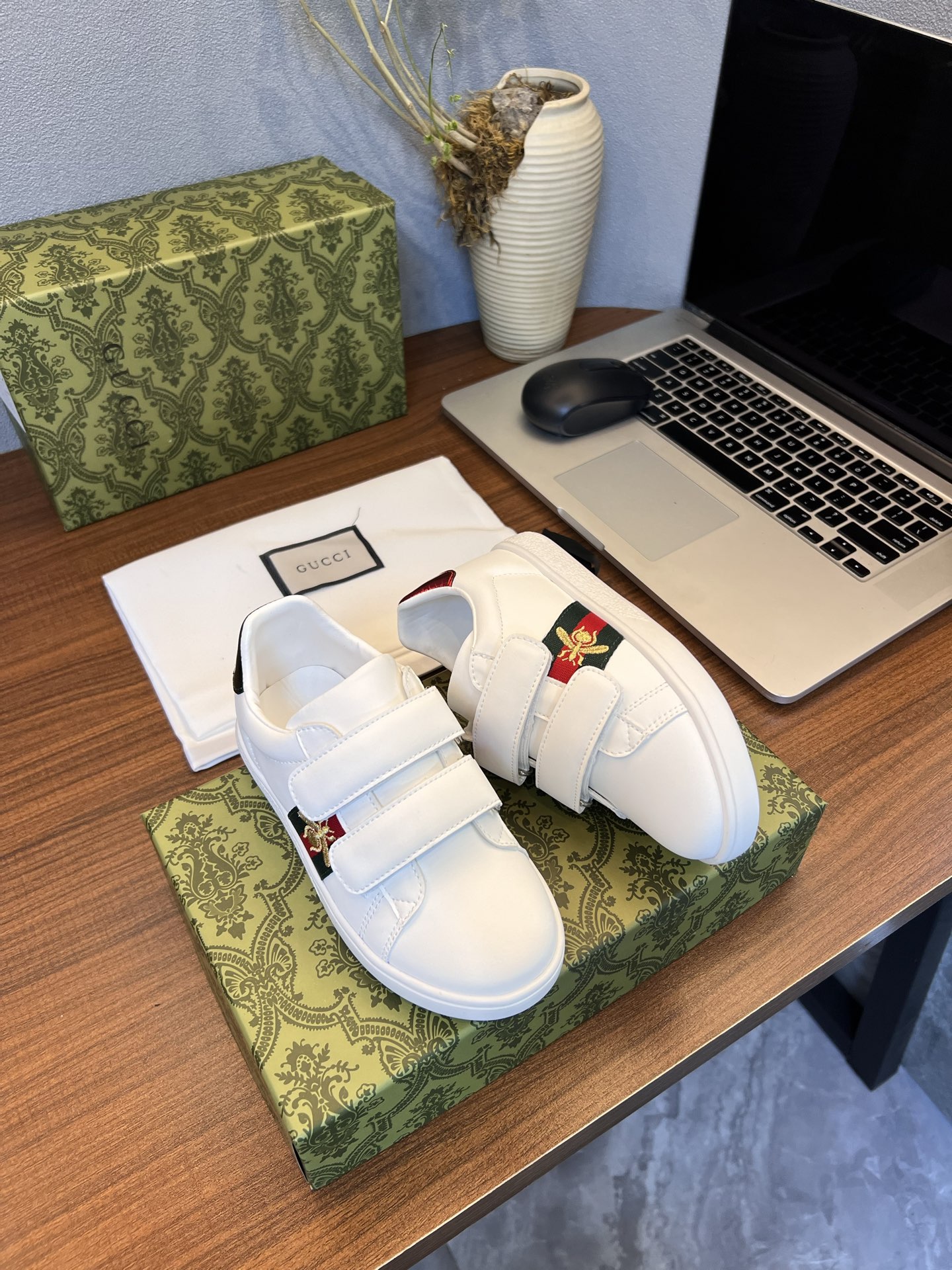 Children's shoes child